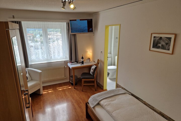 Room 16 of 64