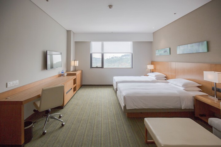 Room 8 of 32