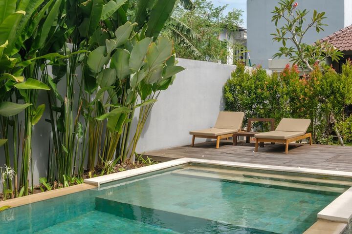 Pool 53 of 65