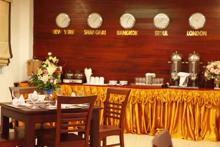 Dining 72 of 75