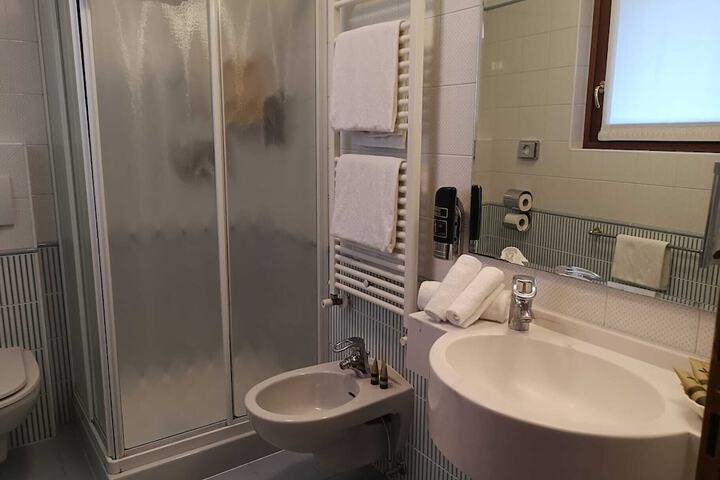 Room 151 of 211