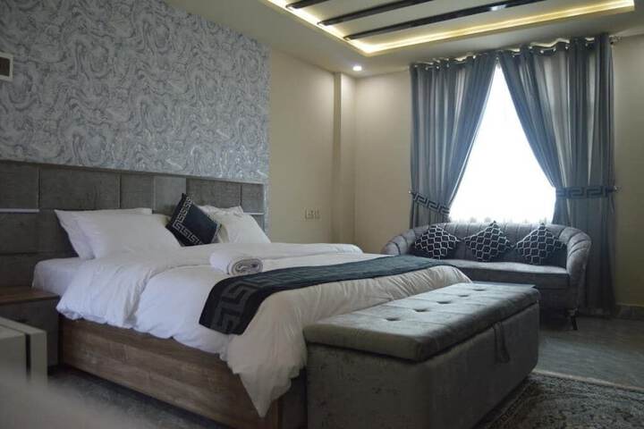 Room 9 of 13