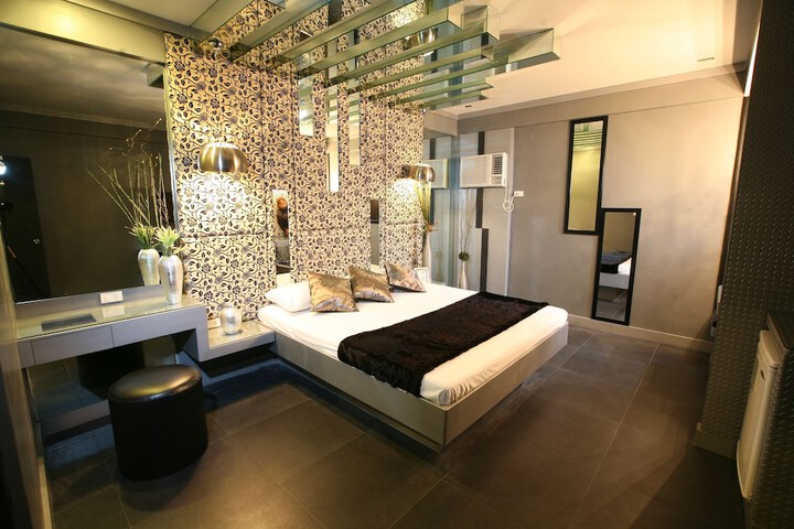 Room 3 of 24