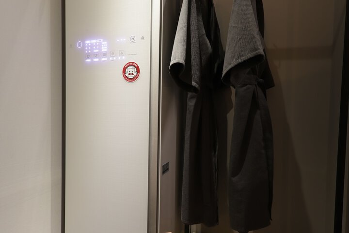 Room 43 of 64