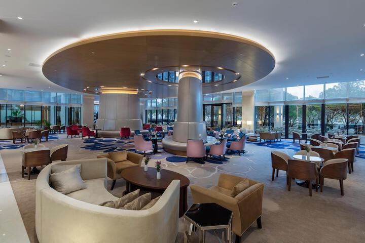 Entrance & Lobby