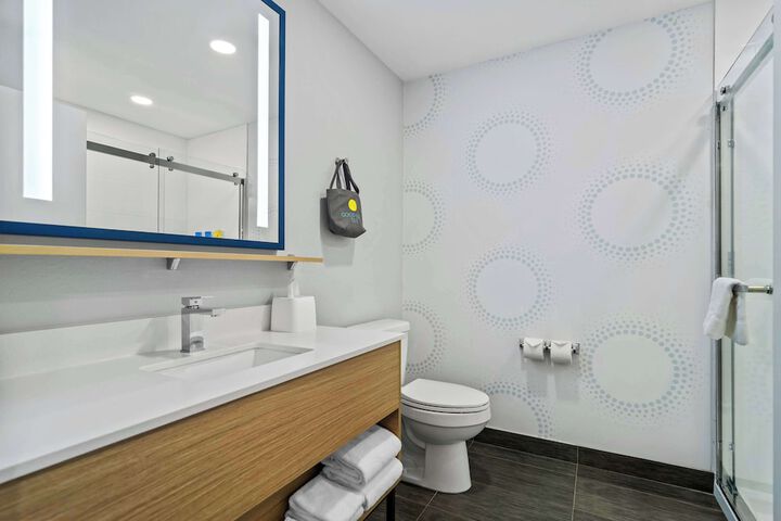 2 Queen Beds with Walk in Shower (5 of 9)
