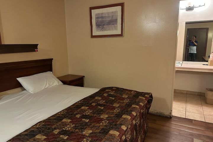 Room 9 of 51