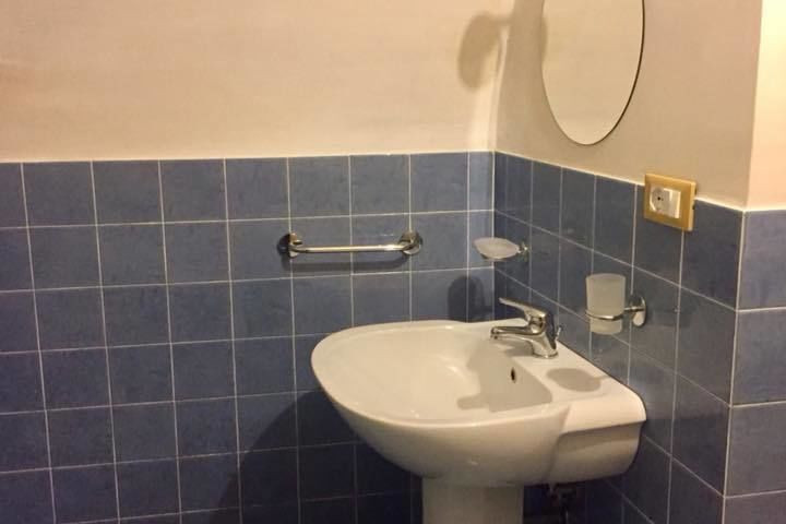 Room 10 of 100