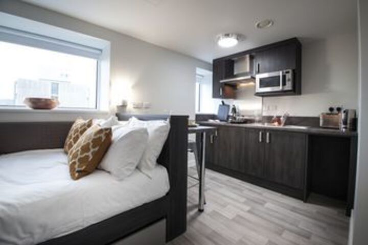 Room 6 of 9