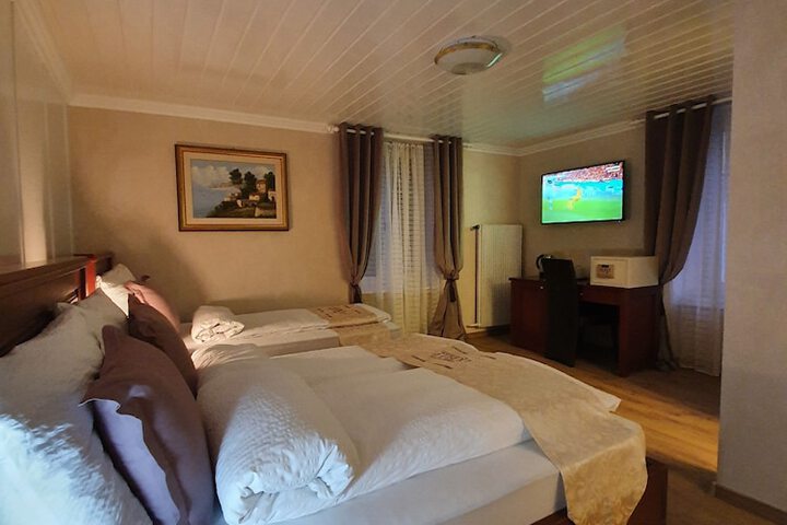 Room 28 of 266