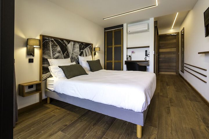 Room 4 of 42