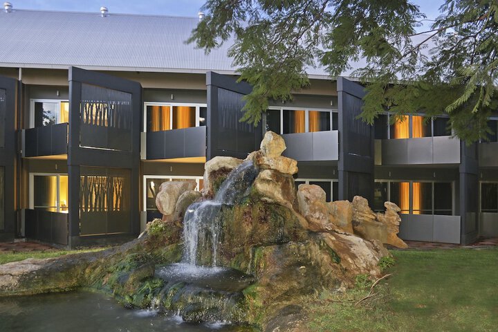 Hotel Exterior 29 of 35