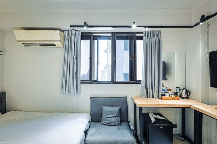 Room 16 of 42