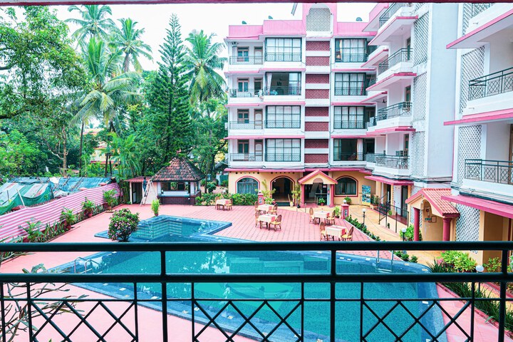 Hotel with Pool