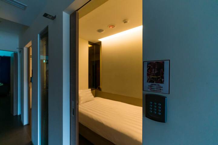 Room 16 of 36