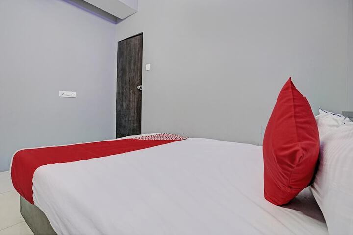 Room 6 of 18