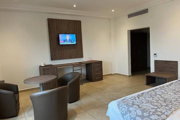 Room 32 of 71