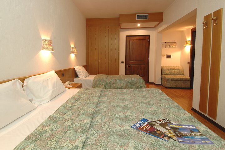 Room 3 of 34