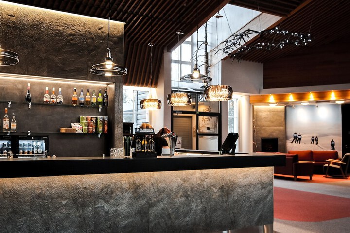 Check-in/check-out kiosk