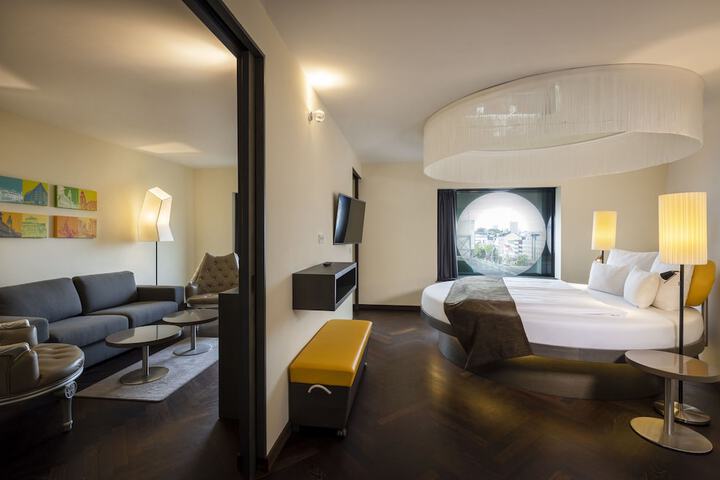 Room 9 of 52