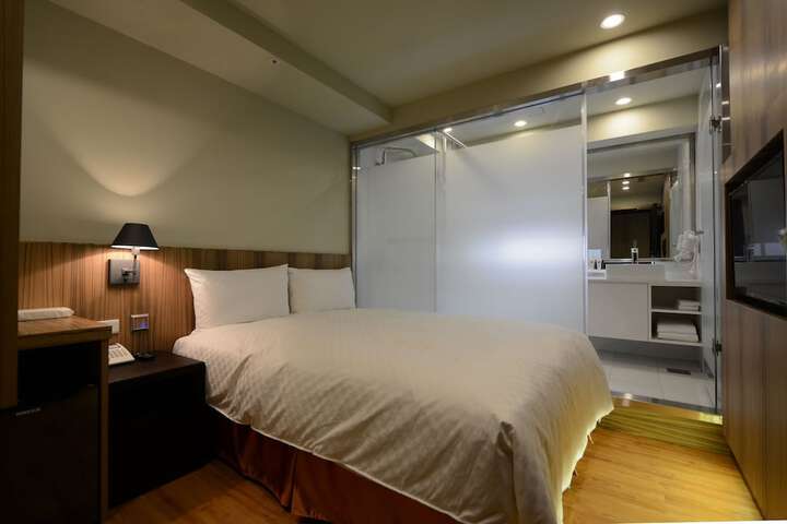 Room 9 of 41