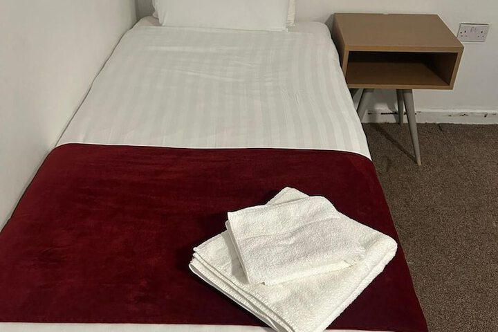 Room 4 of 15