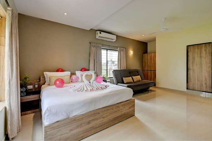 Room 6 of 15