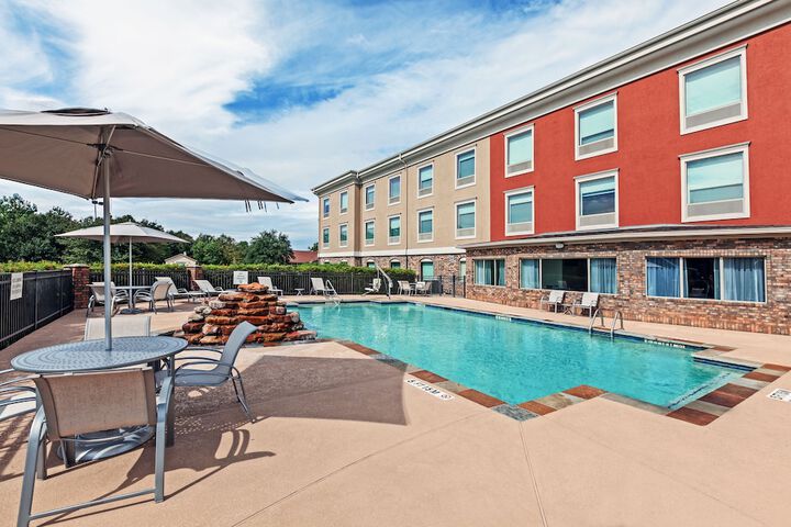 Pools & Facilities