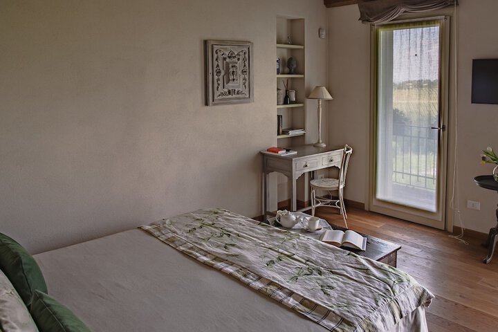 Room 5 of 32