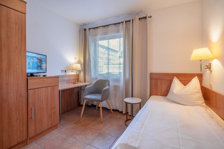 Room 8 of 29