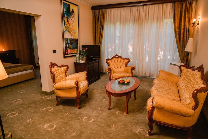 Room 9 of 36