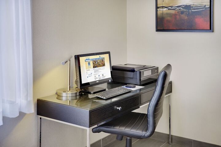 Business Center 22 of 26