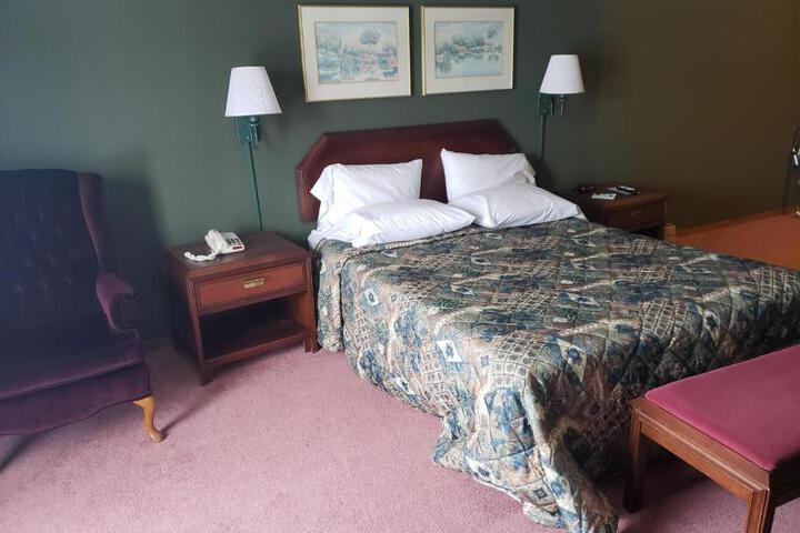 Deluxe Queen Bed (12 of 58)