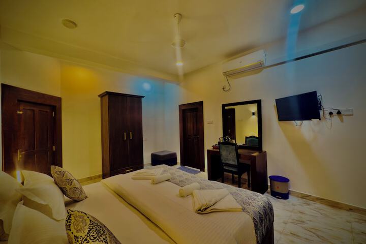 Room 8 of 44