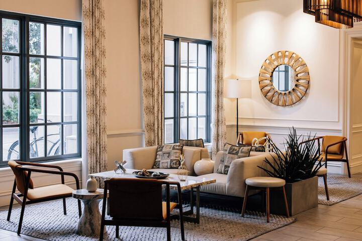 Lobby lounge