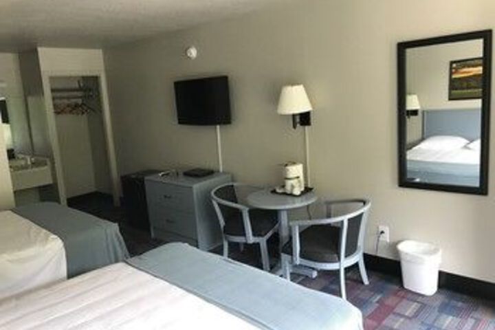 Room 25 of 48