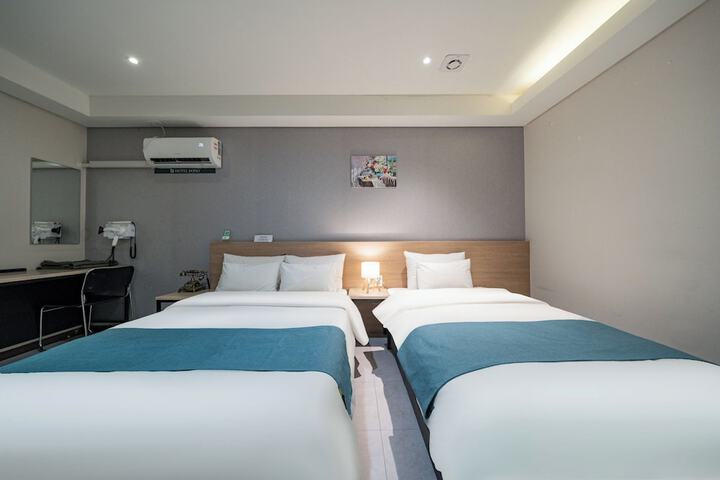 Room 37 of 85