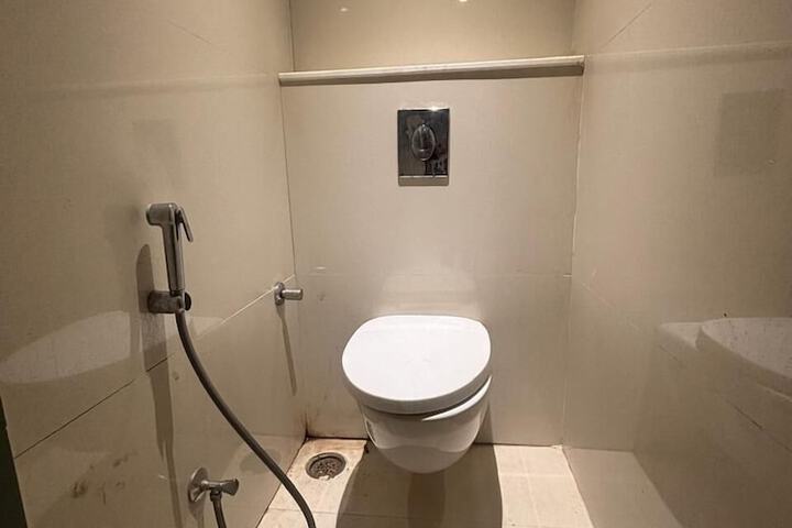 Room 6 of 6