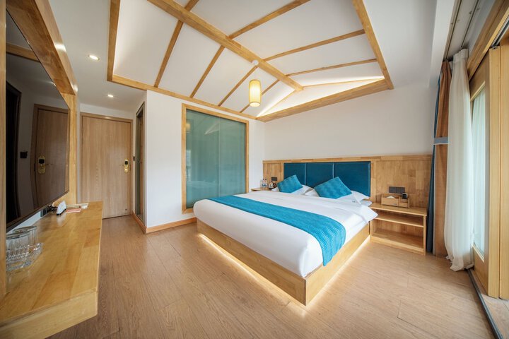 Room 40 of 77