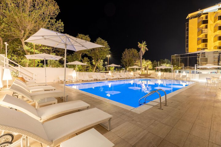 Pool 39 of 85