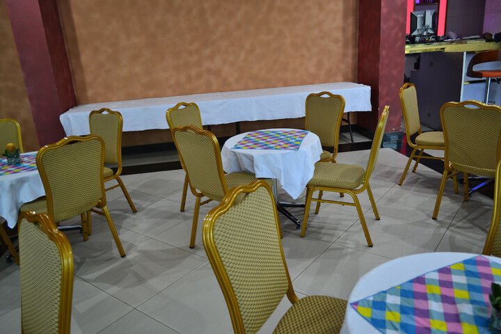 Dining 26 of 33