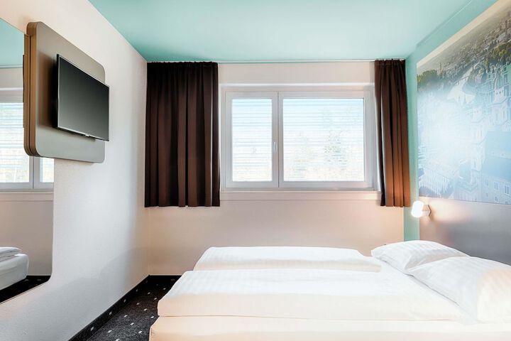 Room 12 of 34