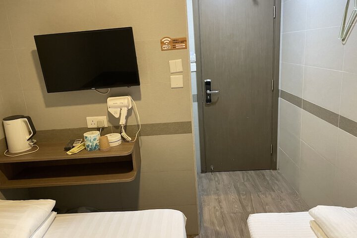 Room 103 of 195