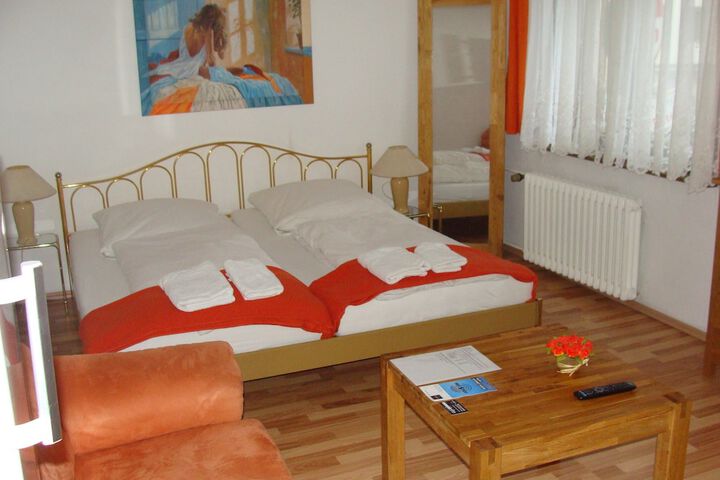 Room 6 of 32