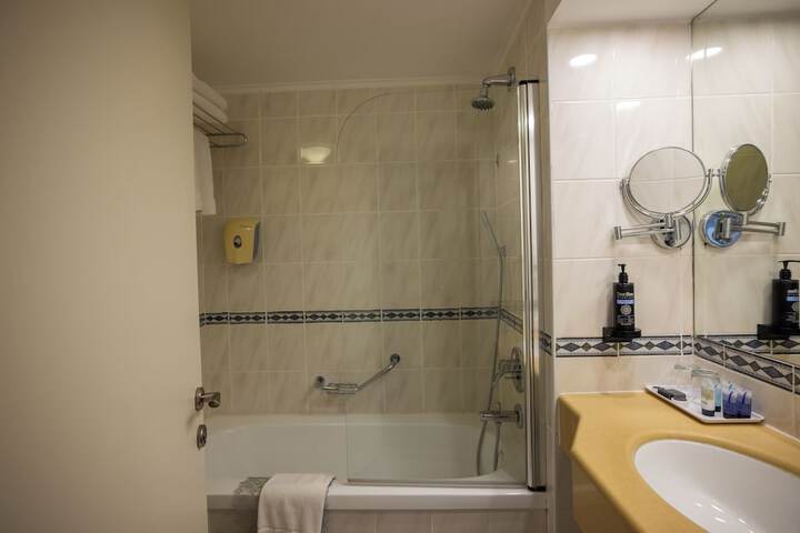 Room 32 of 88