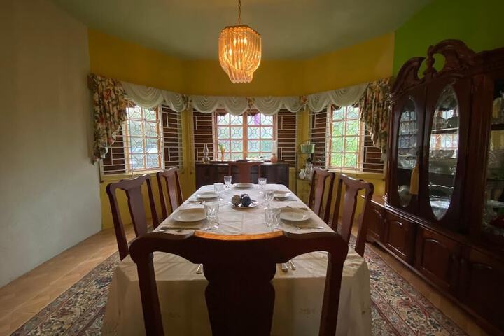 Dining 1 of 7