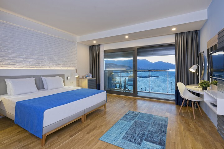 Room 7 of 32