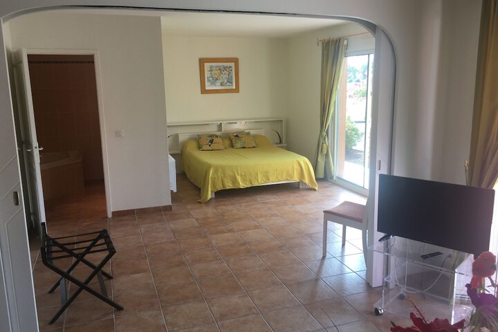 Room 16 of 33