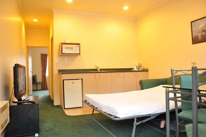 Room 13 of 32