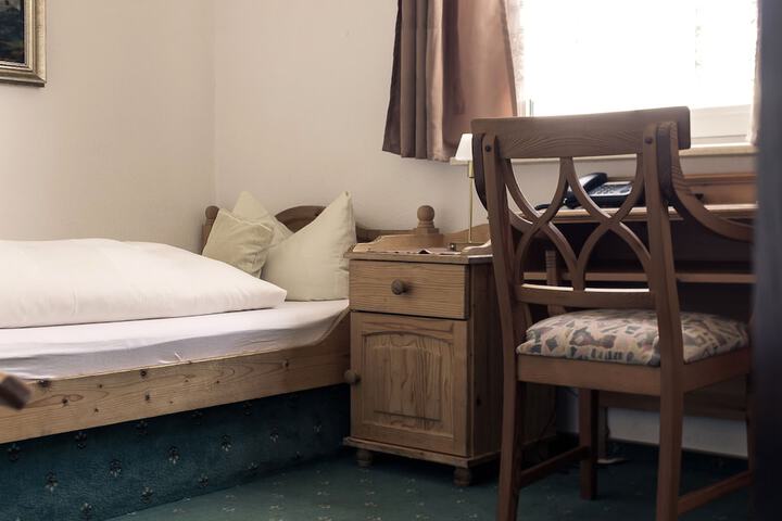 Room 8 of 65